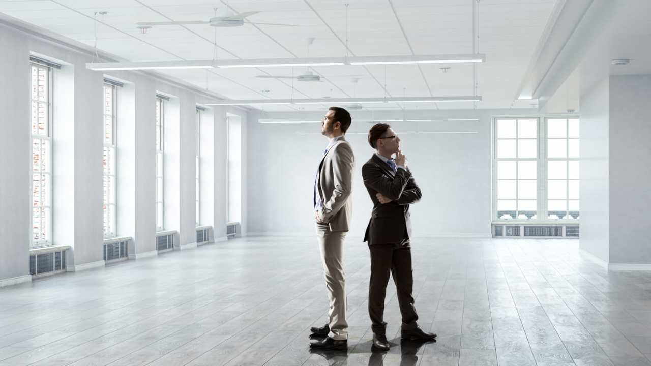 The Pros and Cons of Using a Commercial Real Estate Broker